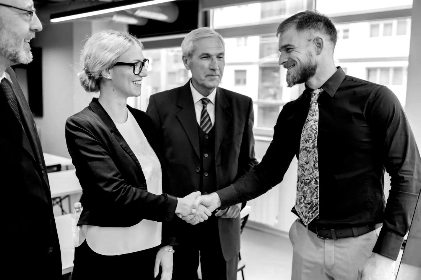 Overzicht van financiële planningsdocumenten op tafel